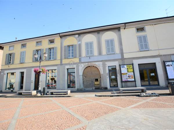  Elegante trilocale su due livelli nel cuore del paese
