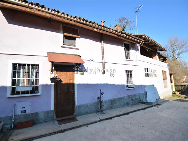 Casa di corte con rustico e giardino