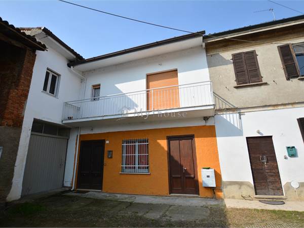 Casa di Corte con Terreno