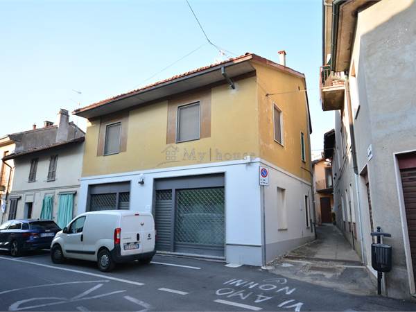 Terra-tetto con box, cortile esclusivo e sottotetto da personalizzare