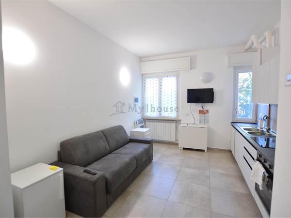 MONOLOCALE FINEMENTE ARREDATO E RISTRUTTURATO