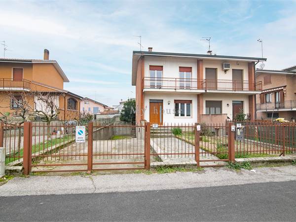 Bifamiliare con giardino e box a San Colombano al Lambro