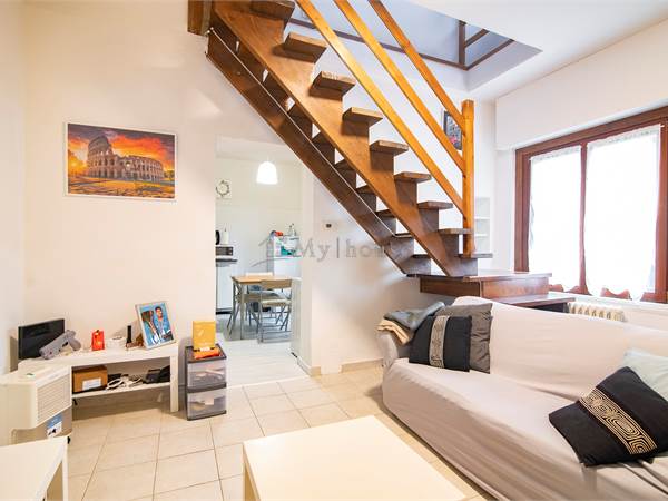 Terra-tetto ristrutturato in centro, silenzioso e già a reddito