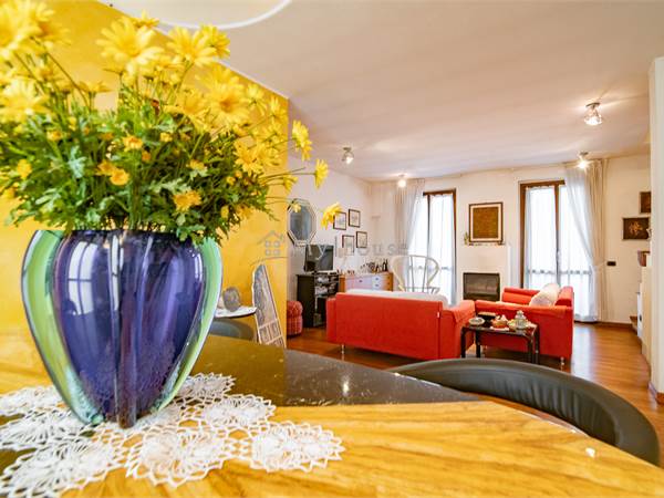 Luce, indipendenza e spazio: appartamento in villa senza condominio