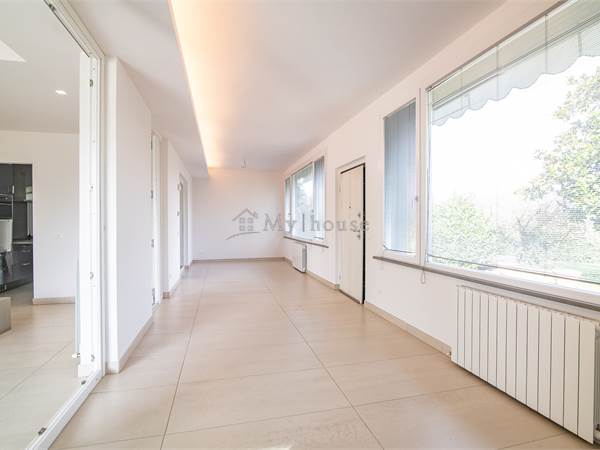 Una perla nascosta tra le colline: villa ristrutturata con giardino