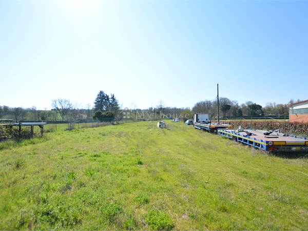 Area industriale recintata con piazzale per mezzi pesanti – 4.160 mq