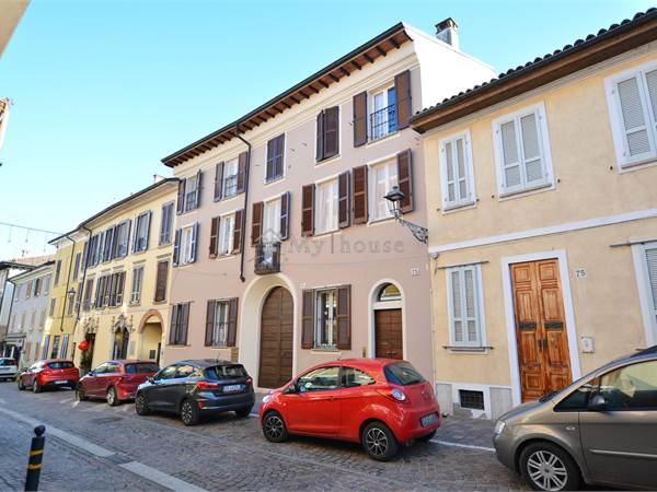 Centro: bilocale ristrutturato nuovo con posto auto incluso